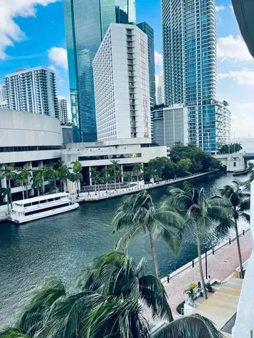 31 SE 5th Street Miami FL 33131