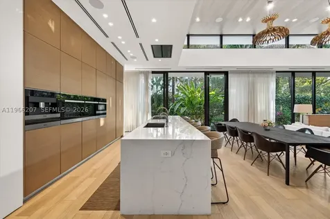 2300 Sunset Drive Miami Beach FL 33140