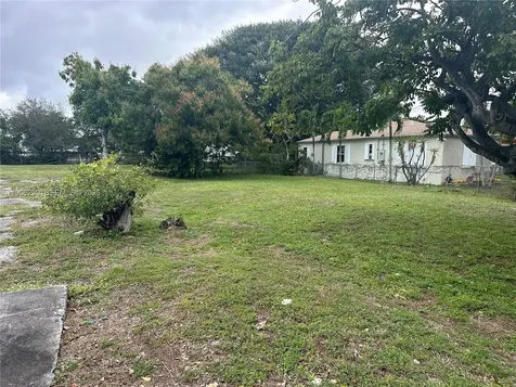 . NW 2nd Avenue Hallandale Beach FL 33009