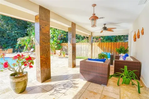 5826 SW 17th Street Miami FL 33155