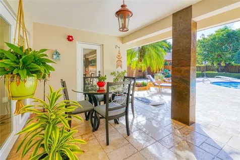 5826 SW 17th Street Miami FL 33155