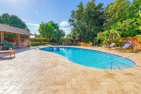 5826 SW 17th Street Miami FL 33155