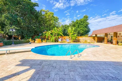 5826 SW 17th Street Miami FL 33155