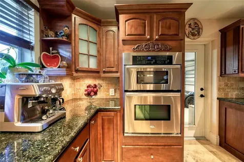 5826 SW 17th Street Miami FL 33155
