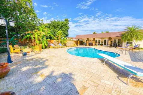 5826 SW 17th Street Miami FL 33155
