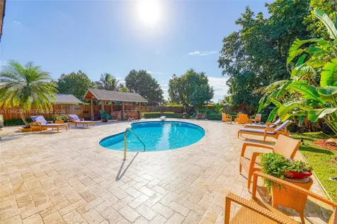 5826 SW 17th Street Miami FL 33155