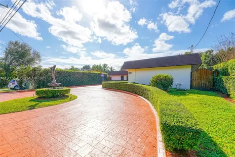 5826 SW 17th Street Miami FL 33155