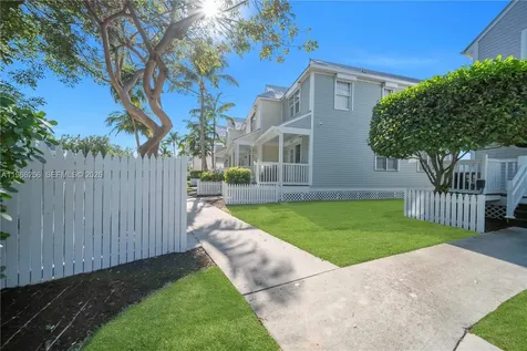 5075 Sunset Village Drive Duck FL 33050