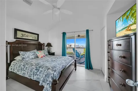 5075 Sunset Village Drive Duck FL 33050