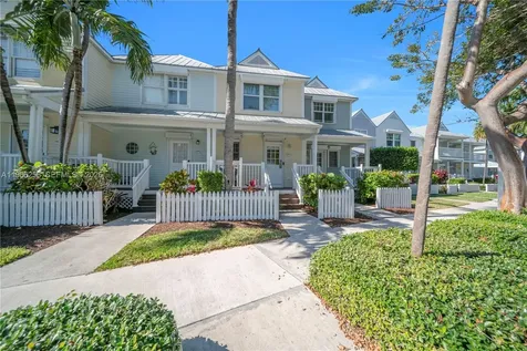 5075 Sunset Village Drive Duck FL 33050