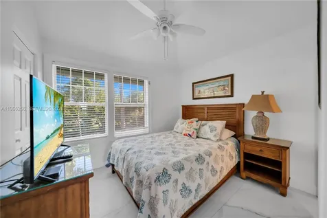 5075 Sunset Village Drive Duck FL 33050
