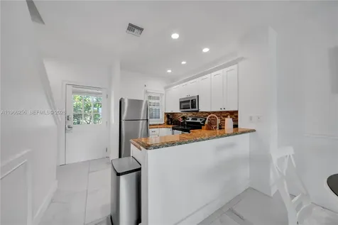 5075 Sunset Village Drive Duck FL 33050