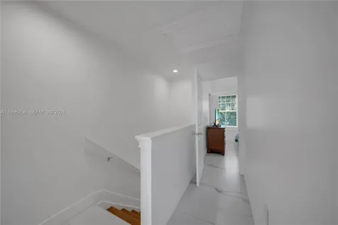 5075 Sunset Village Drive Duck FL 33050