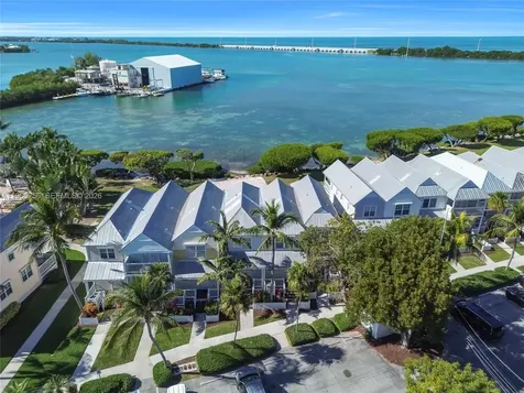 5075 Sunset Village Drive Duck FL 33050
