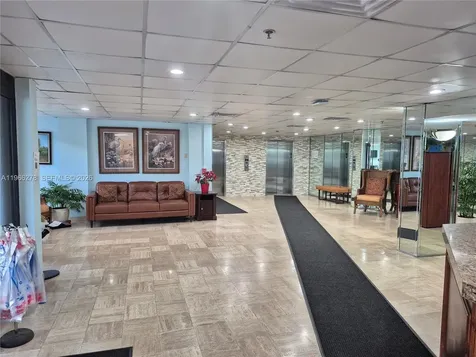 4001 Hillcrest Drive Hollywood FL 33021