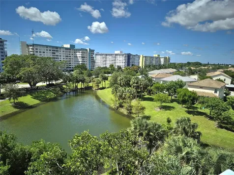 4001 Hillcrest Drive Hollywood FL 33021