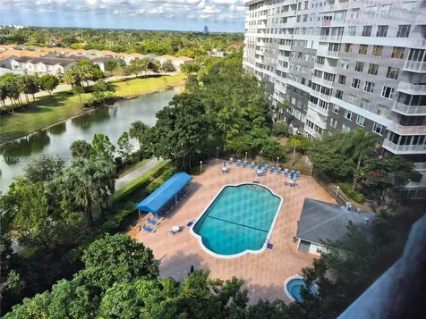 4001 Hillcrest Drive Hollywood FL 33021
