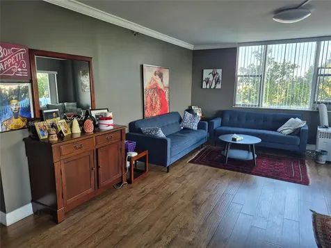 4001 Hillcrest Drive Hollywood FL 33021