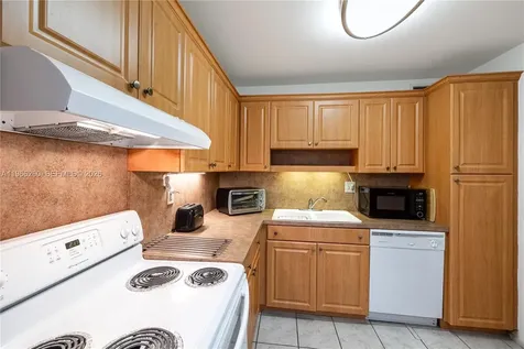 3180 S Ocean Drive Hallandale Beach FL 33009