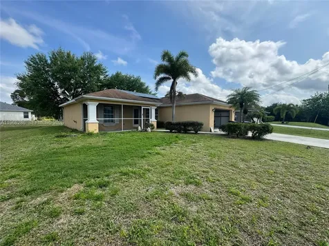 507 Peerless Circle Lehigh Acres FL 33974