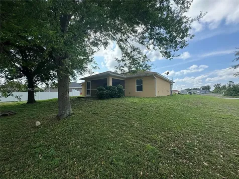 507 Peerless Circle Lehigh Acres FL 33974