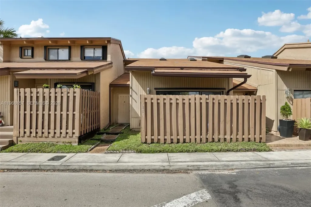 1881 SW 81st Avenue Davie FL 33324