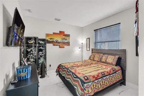1147 NE 37th Place Homestead FL 33033