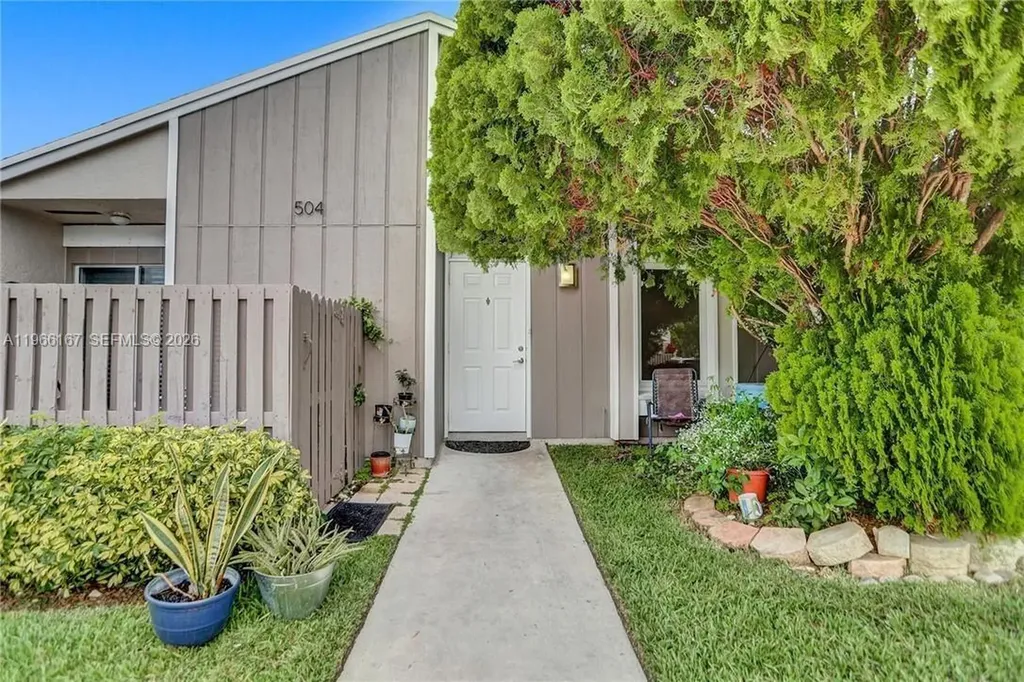 504 Woodgate Circle Sunrise FL 33326