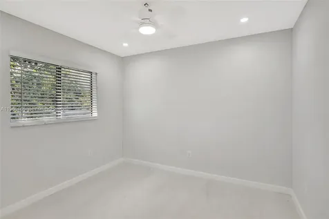 3916 NW 207th St Road Miami Gardens FL 33055