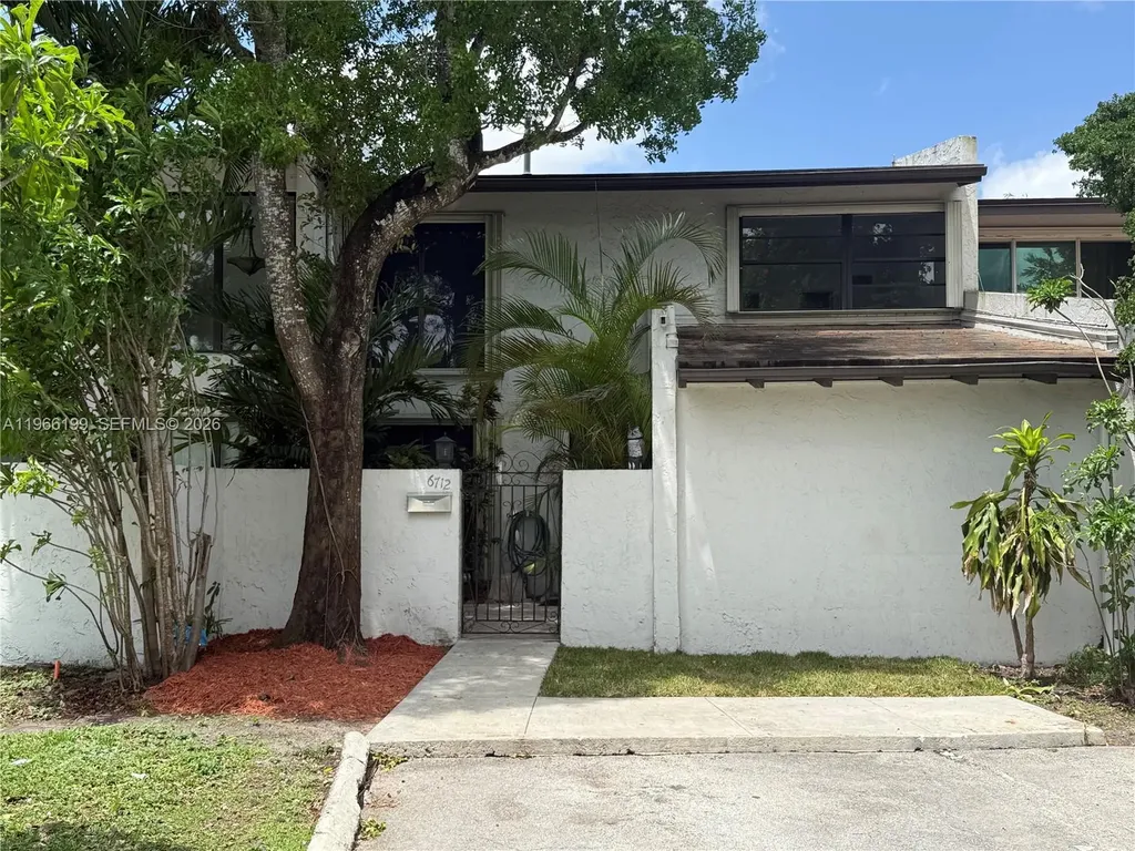 6712 SW 114th Avenue Miami FL 33173