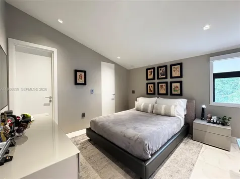 2000 S Bayshore Drive Miami FL 33133