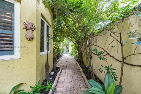 423 NE 23rd Street Wilton Manors FL 33305
