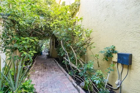 423 NE 23rd Street Wilton Manors FL 33305