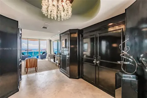 300 S Pointe Drive Miami Beach FL 33139