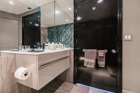 300 S Pointe Drive Miami Beach FL 33139