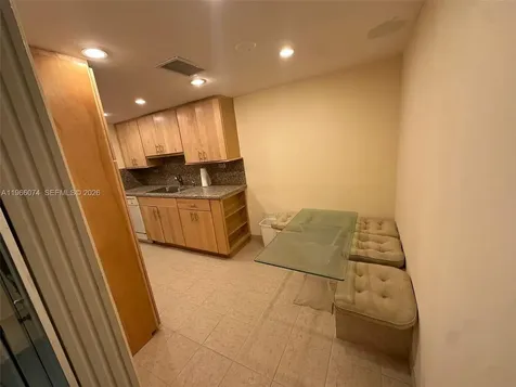 6039 Collins Avenue Miami Beach FL 33140
