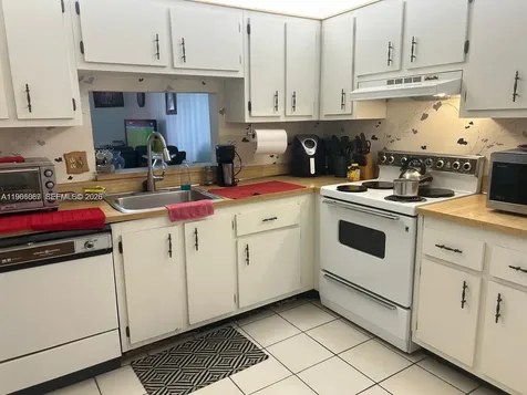 2840 Somerset Drive Lauderdale Lakes FL 33311