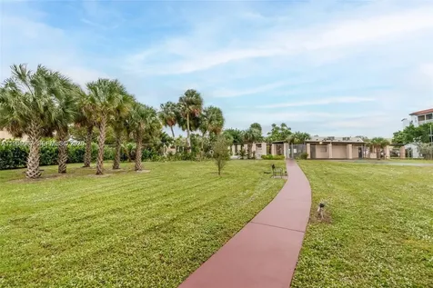 2840 Somerset Drive Lauderdale Lakes FL 33311