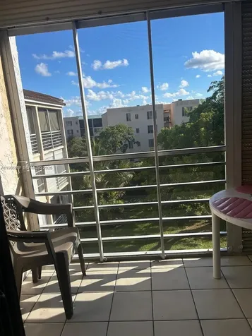 2840 Somerset Drive Lauderdale Lakes FL 33311