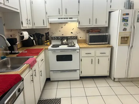 2840 Somerset Drive Lauderdale Lakes FL 33311