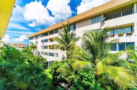 830 NW 87th Avenue Miami FL 33172