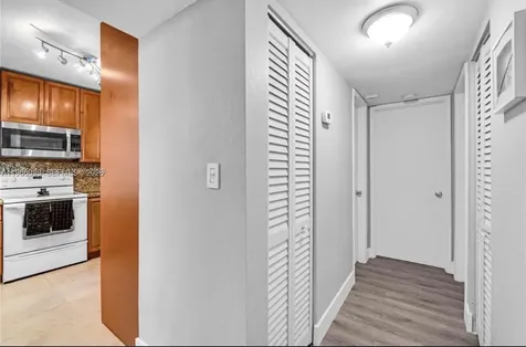 830 NW 87th Avenue Miami FL 33172