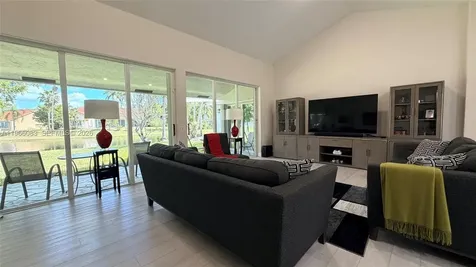 582 Spinnaker Weston FL 33326