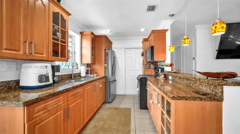 5720 SW 39th Street West Park FL 33023