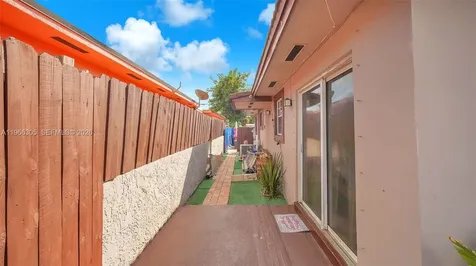 5720 SW 39th Street West Park FL 33023
