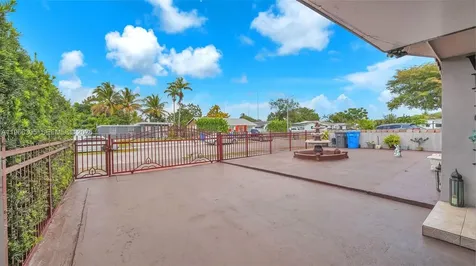 5720 SW 39th Street West Park FL 33023