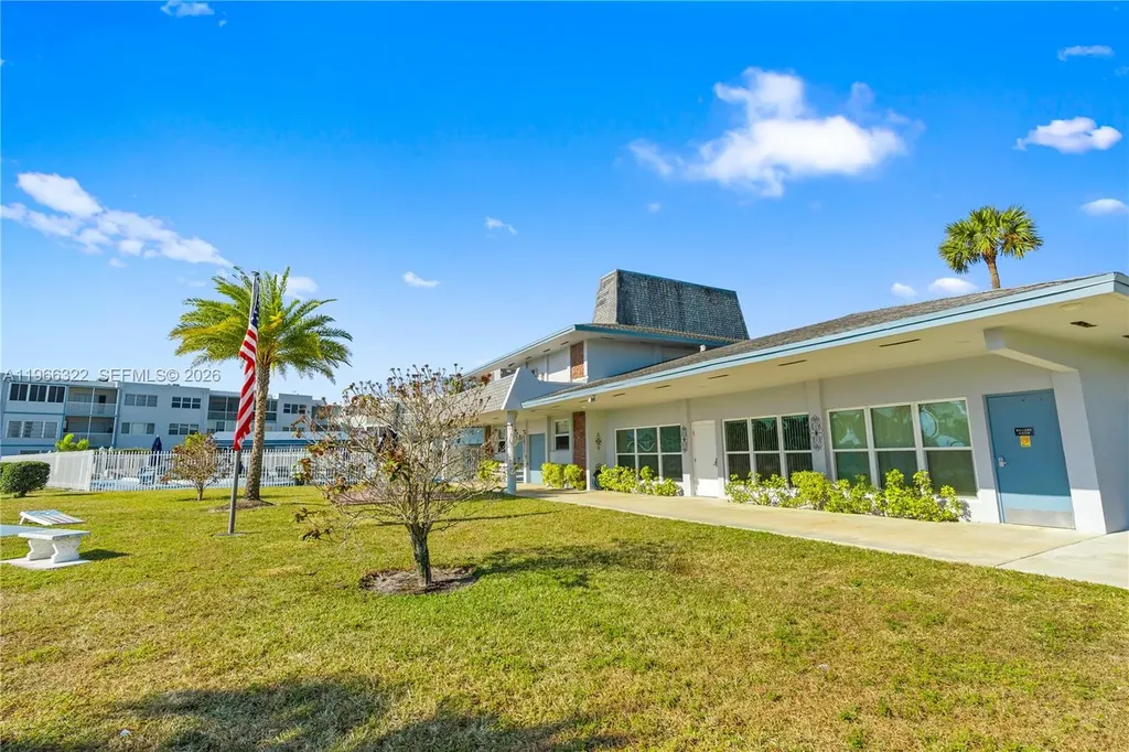 2223 Park Lane Hollywood FL 33021