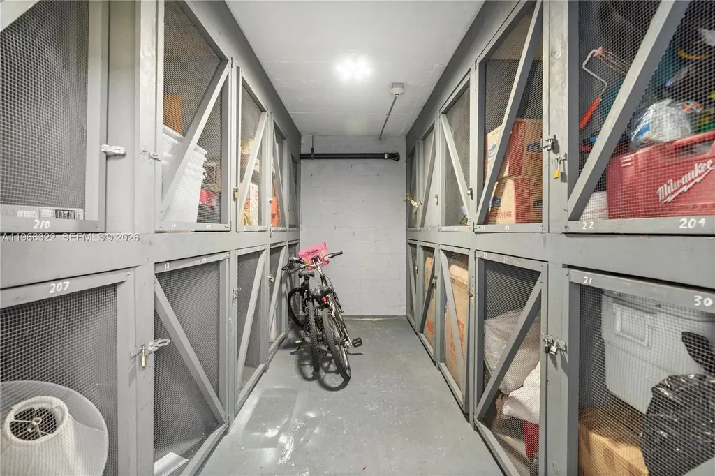 2223 Park Lane Hollywood FL 33021