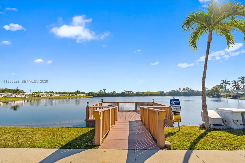 2223 Park Lane Hollywood FL 33021