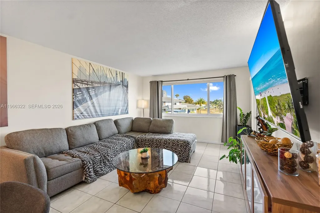 2223 Park Lane Hollywood FL 33021